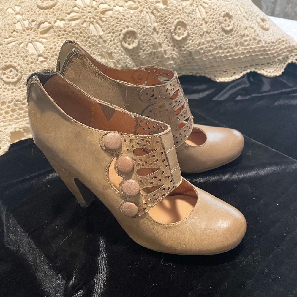 Miz Mooz Tan Heels with Button Detail